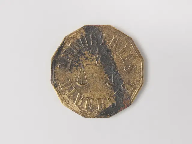 The image shows a gold coin with the words "Industries Divers" written on it against a white...